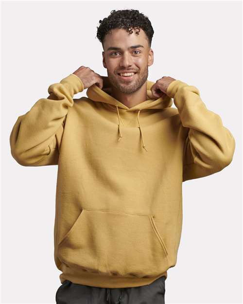Model Almond