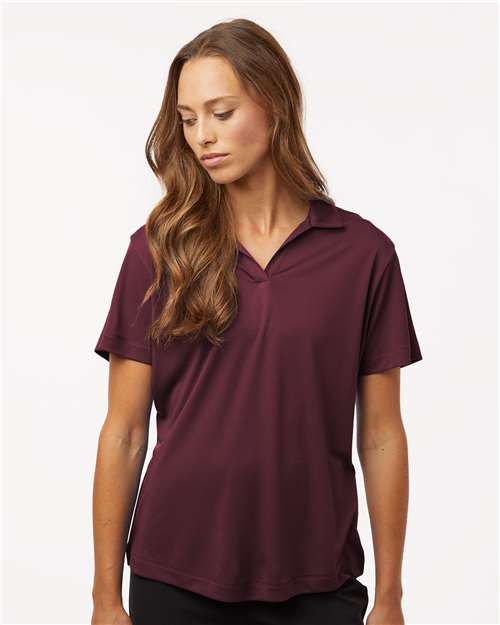 Model Maroon