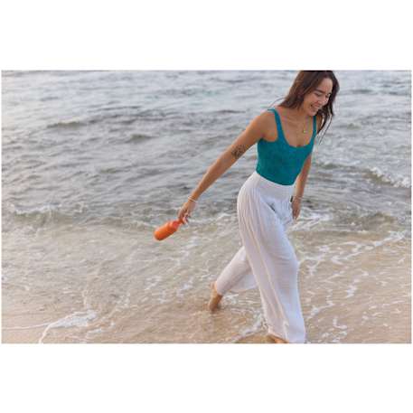 1606-20OR_A_FR_LIFESTYLE2-Orange (OR)