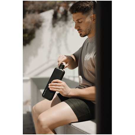 1606-12BK_B_FR_LIFESTYLE1-Black (BK)