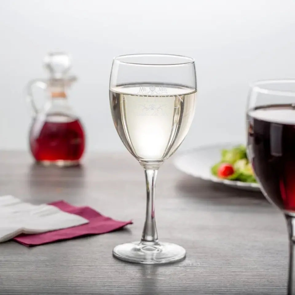 Classic Wine Glass - Heart Mr & Mrs With Date