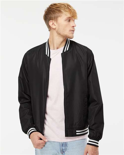 Model Black/ White Stripe
